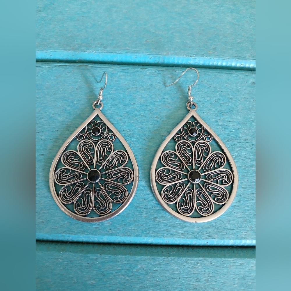 Elegant Silver Filigree Teardrop Earrings